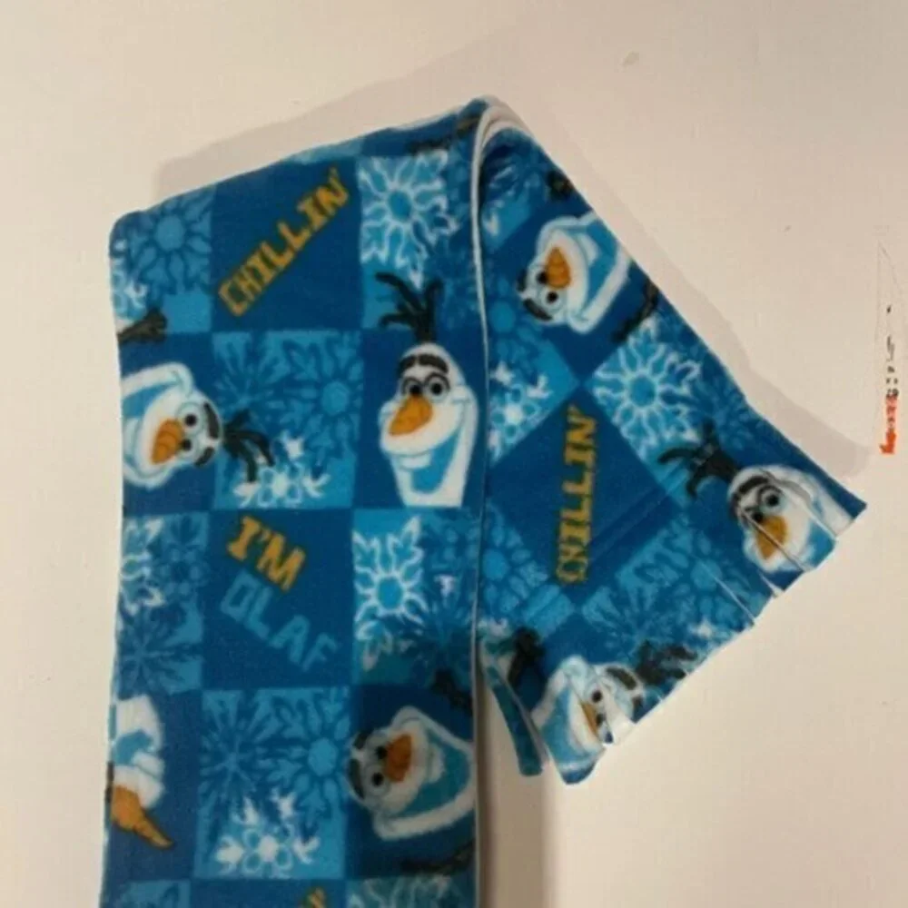 Disney Olaf Chillin' Blue Scarf